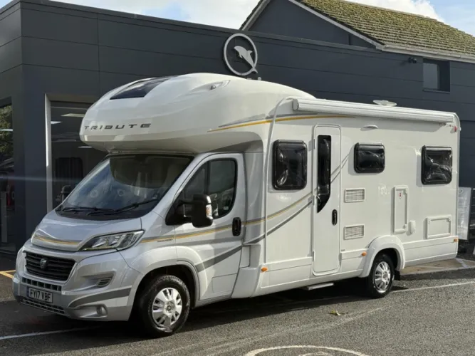 2017 Your selected motorhomes to photo 1