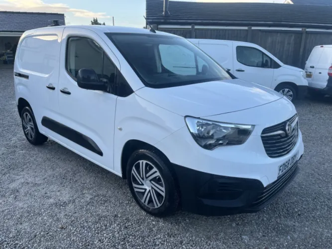 2019 VAUXHALL COMBO photo 1