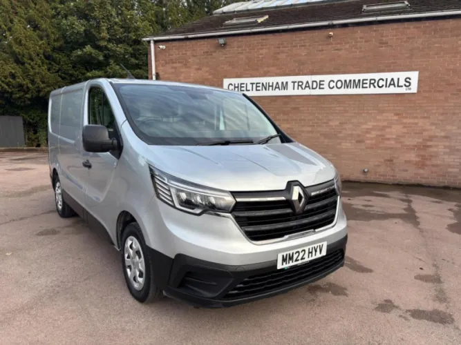2022 RENAULT TRAFIC photo 1