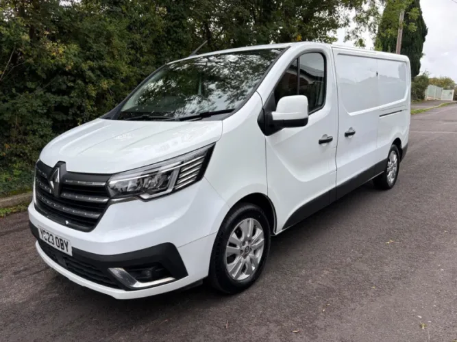 2023 RENAULT TRAFIC photo 1