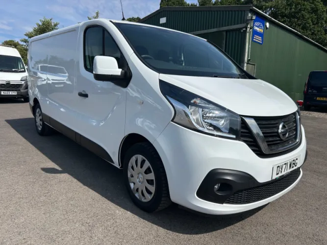 2021 Nissan NV300 photo 1