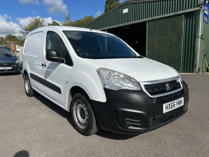 2026 Peugeot Partner photo 1
