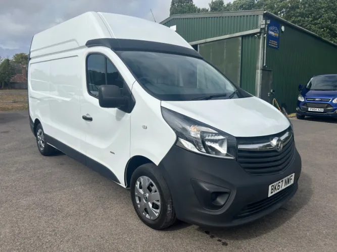 2018 Vauxhall Vivaro photo 1