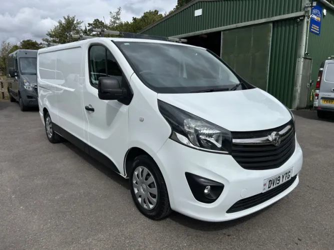 2019 Vauxhall Vivaro photo 1