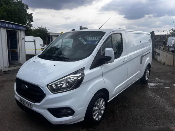 2023 Ford Transit Custom photo 1