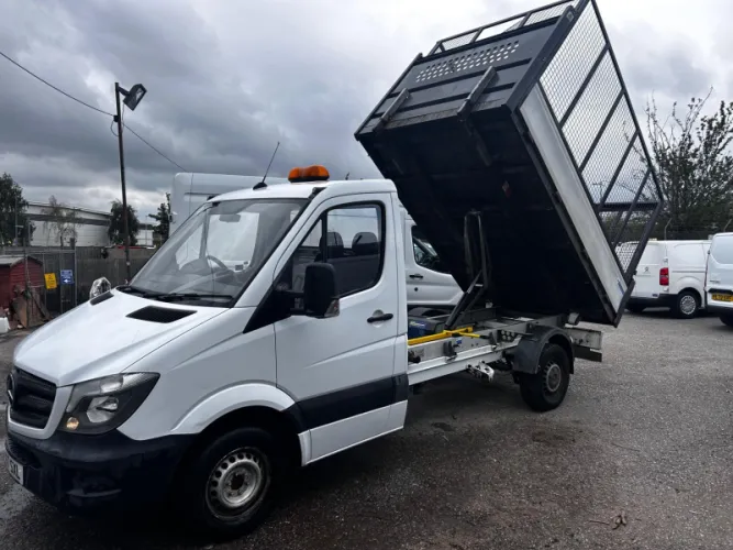 2017 Mercedes-Benz Sprinter photo 1