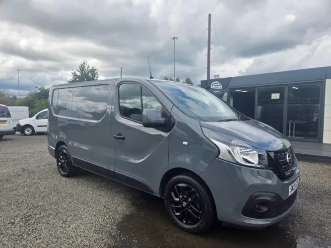 2021 NISSAN NV300 photo 1