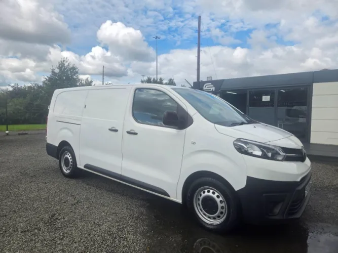 2022 TOYOTA PROACE photo 1