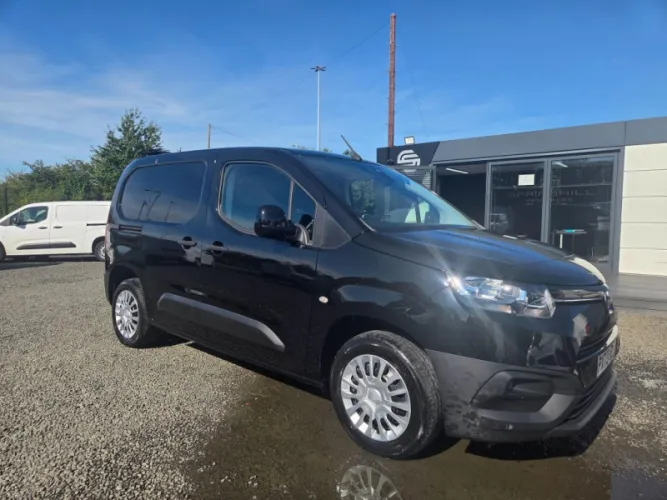 2023 TOYOTA PROACE CITY photo 1