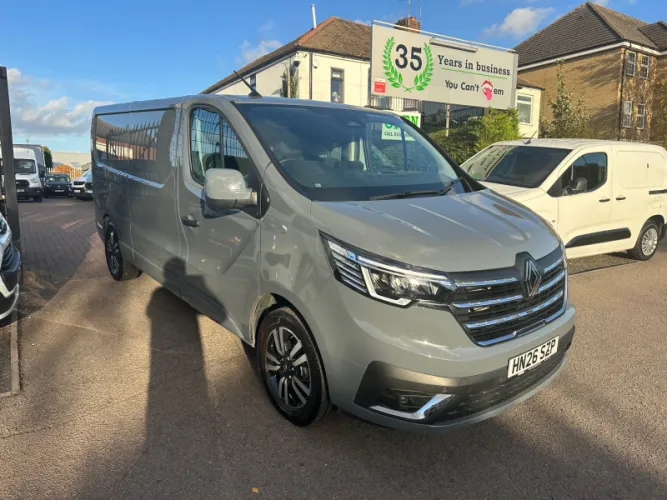 2026 Renault Trafic photo 1