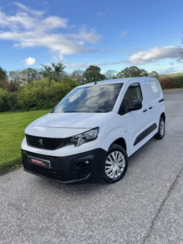 2022 Peugeot 2022 Partner Professional photo 1
