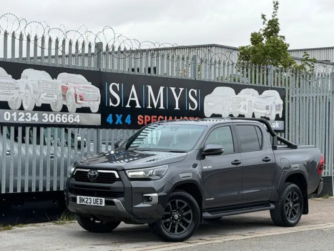 2023 Toyota Hilux photo 1