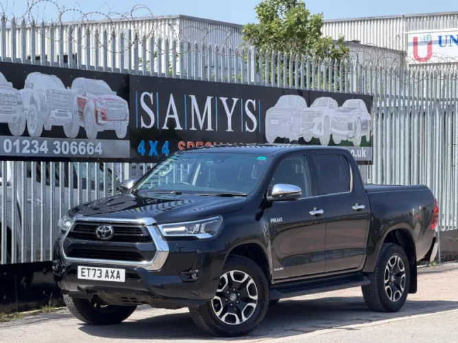2024 Toyota Hilux photo 1