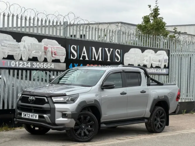2022 Toyota Hilux photo 1