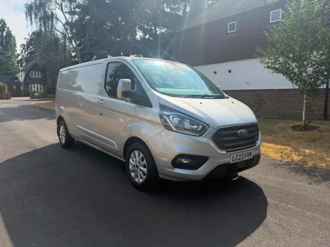 2023 Ford Transit Custom photo 1