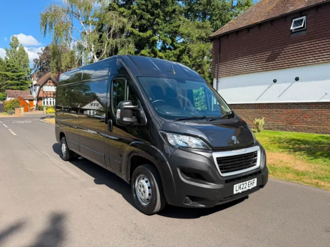 2022 Peugeot Boxer photo 1