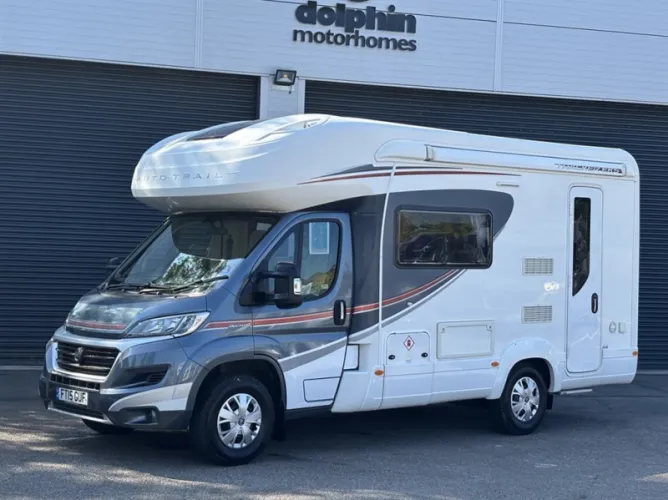2015 Your selected motorhomes to photo 1