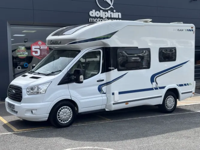 2015 Your selected motorhomes to photo 1