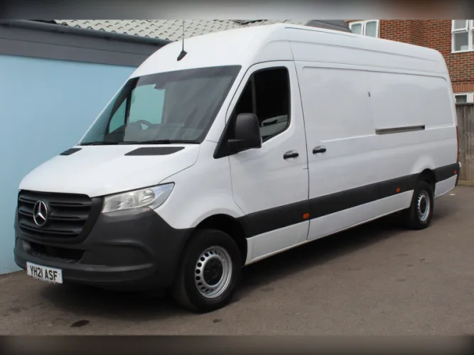 2021 Mercedes-Benz Sprinter photo 1