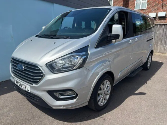 2018 Ford Tourneo Custom photo 1