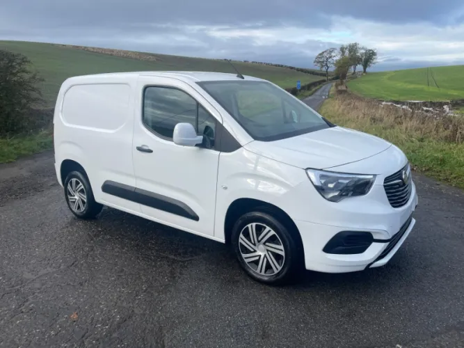 2021 Vauxhall COMBO photo 1