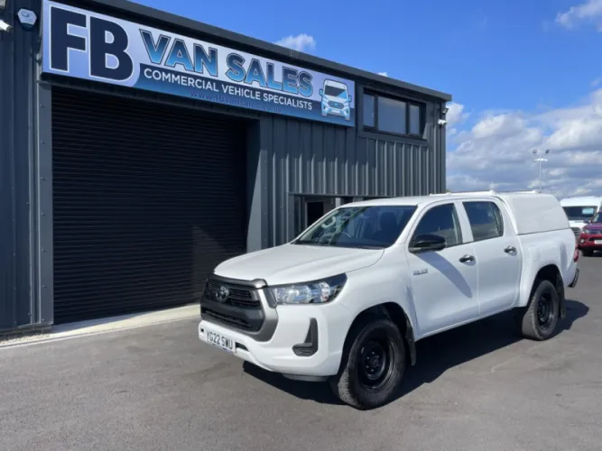 2022 TOYOTA HILUX photo 1