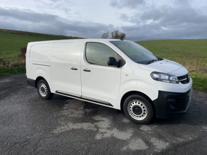 2023 Vauxhall VIVARO photo 1