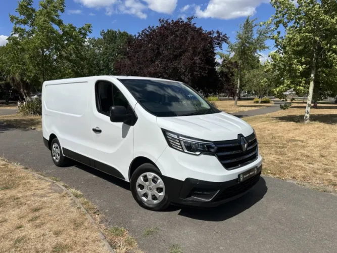 2023 RENAULT TRAFIC photo 1