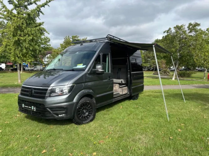 2017 VOLKSWAGEN CRAFTER CONVERSION photo 1