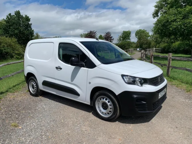 2023 PEUGEOT PARTNER photo 1