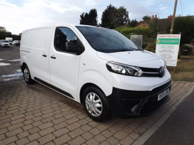 2023 TOYOTA PROACE photo 1
