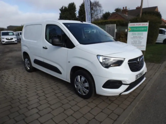 2020 VAUXHALL COMBO photo 1