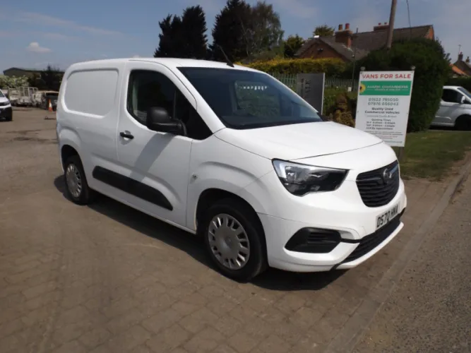 2020 VAUXHALL COMBO photo 1