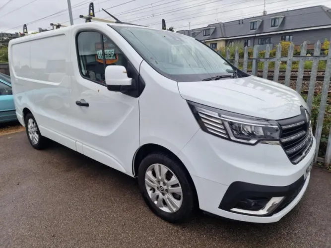2023 RENAULT TRAFIC photo 1