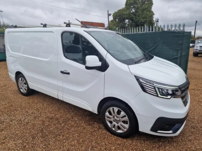 2023 RENAULT TRAFIC photo 1