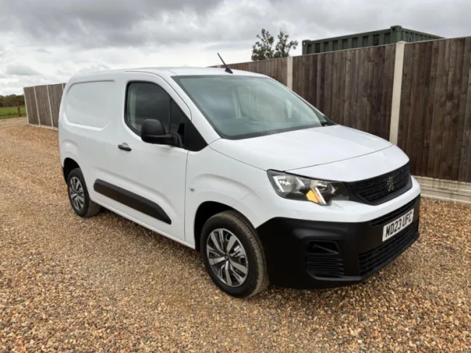 2023 PEUGEOT PARTNER photo 1