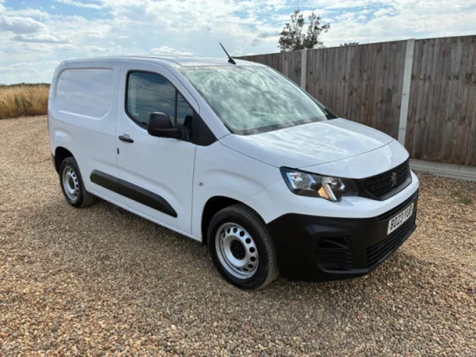 2023 PEUGEOT PARTNER photo 1
