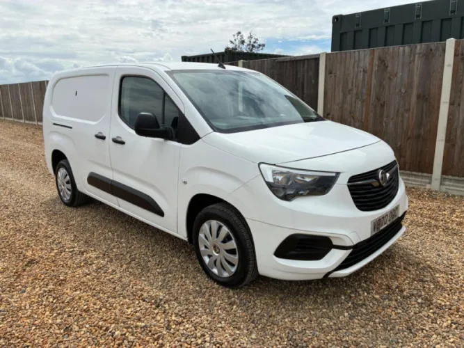 2020 VAUXHALL COMBO photo 1