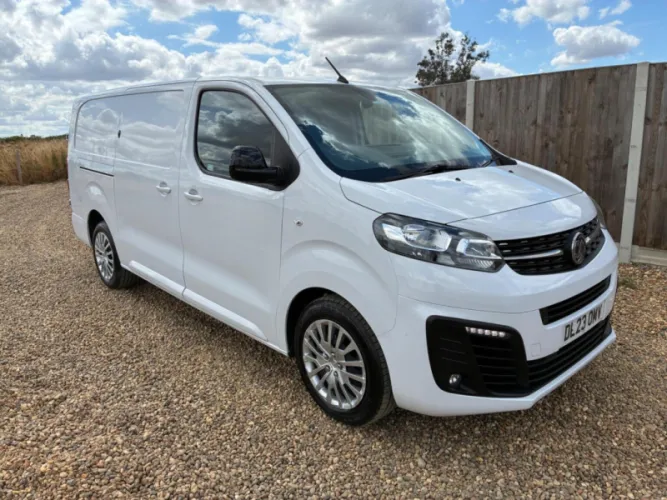 2023 VAUXHALL VIVARO photo 1