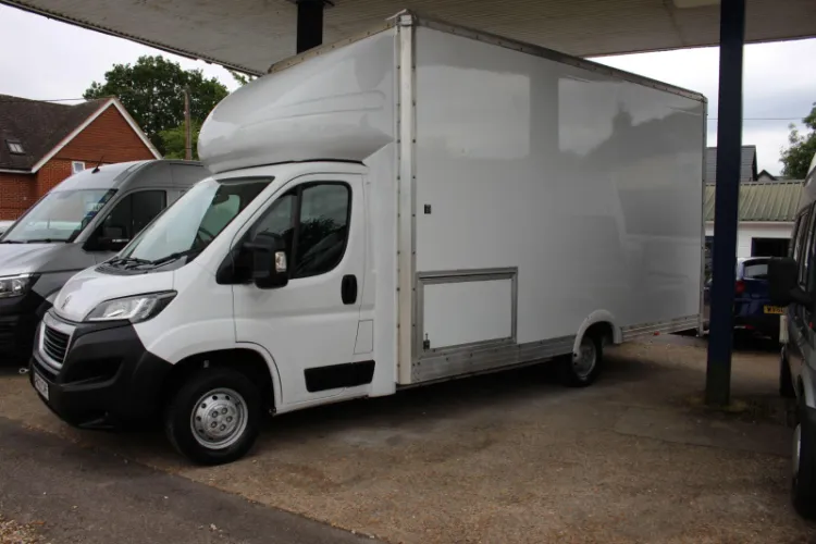 2021 Peugeot Boxer photo 1