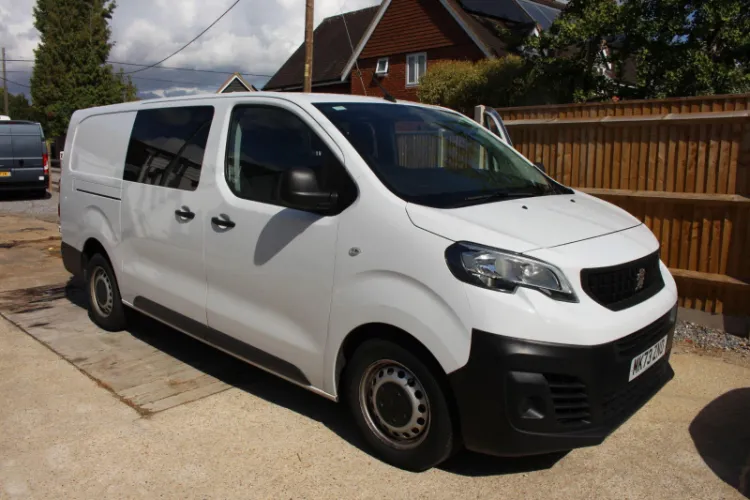 2023 Peugeot Expert photo 1