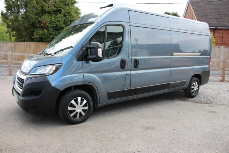 2021 Peugeot Boxer photo 1
