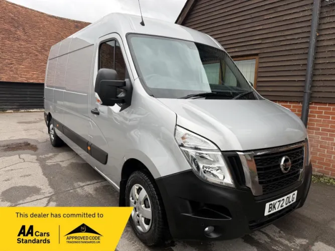 2022 Nissan Interstar photo 1