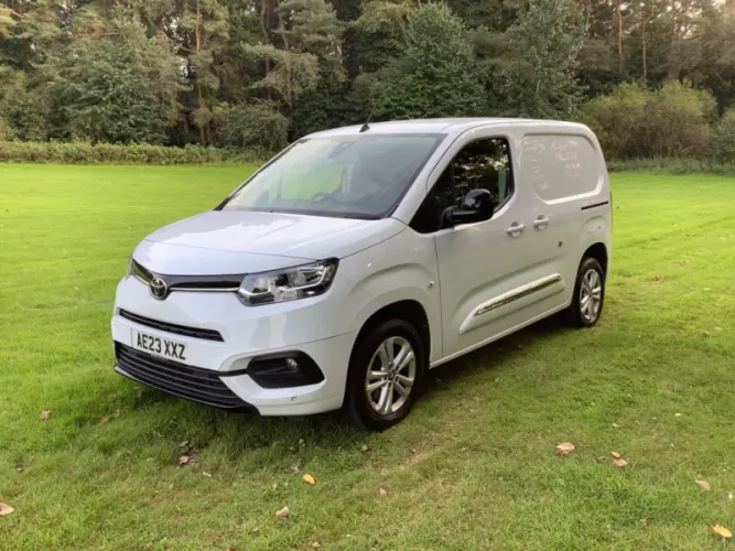 2023 TOYOTA PROACE CITY photo 1