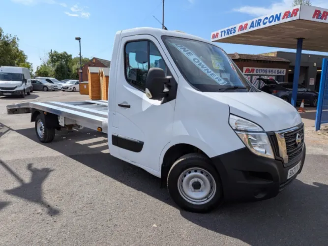 2020 NISSAN NV400 photo 1
