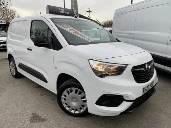 2020 VAUXHALL COMBO photo 1