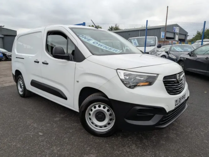 2020 VAUXHALL COMBO photo 1