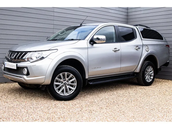 2017 Mitsubishi L200 photo 1