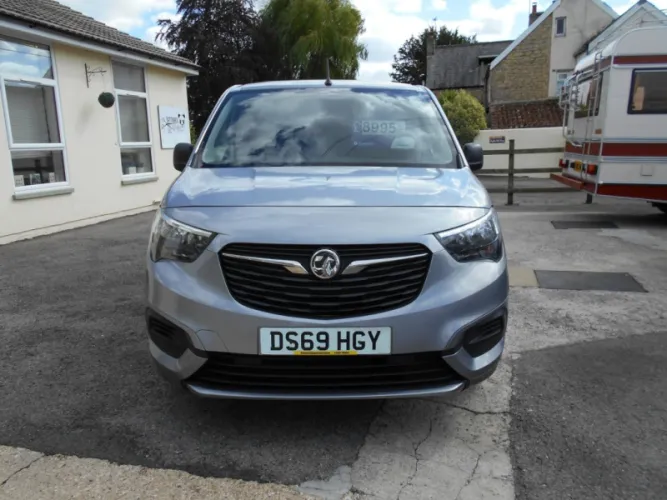 2019 VAUXHALL COMBO photo 1