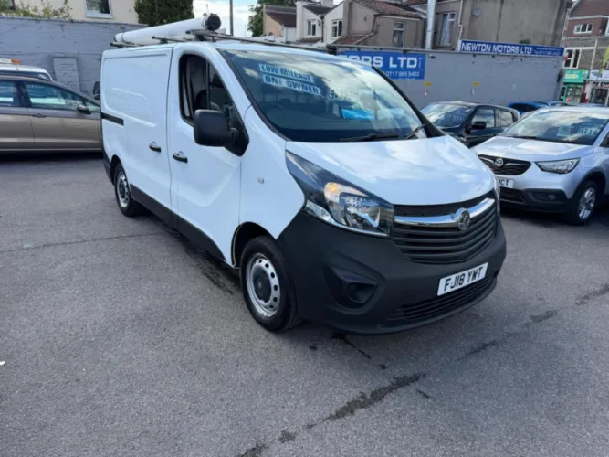 2018 VAUXHALL VIVARO photo 1